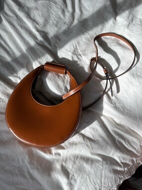 STAUD Moon Bag in Saddle